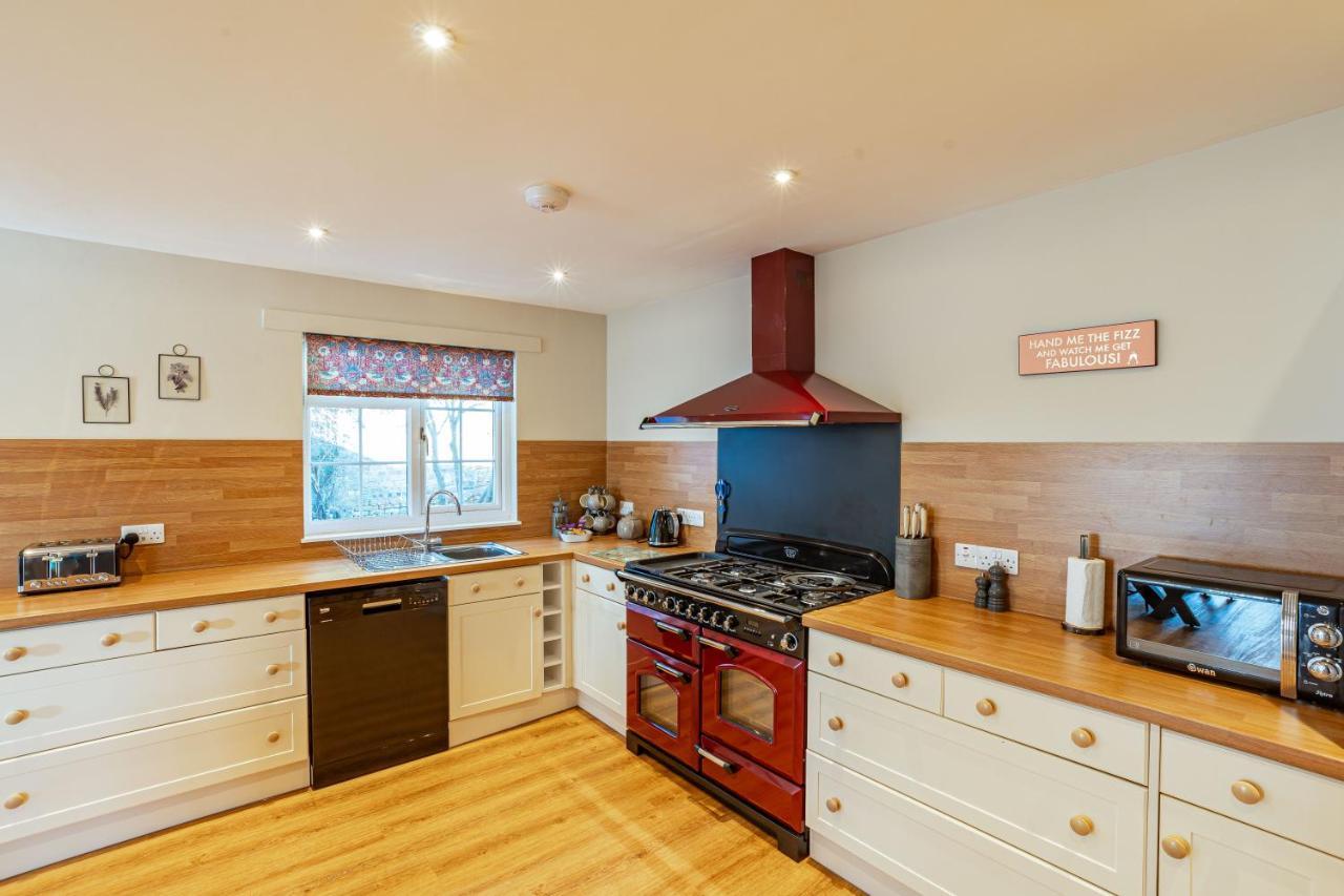 Sparrowhawk Cottage With Hot Tub Newton Stewart Eksteriør bilde
