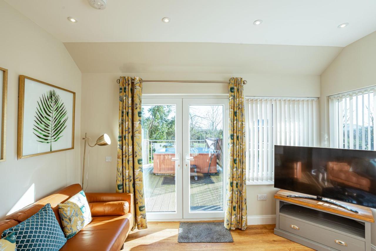 Sparrowhawk Cottage With Hot Tub Newton Stewart Eksteriør bilde